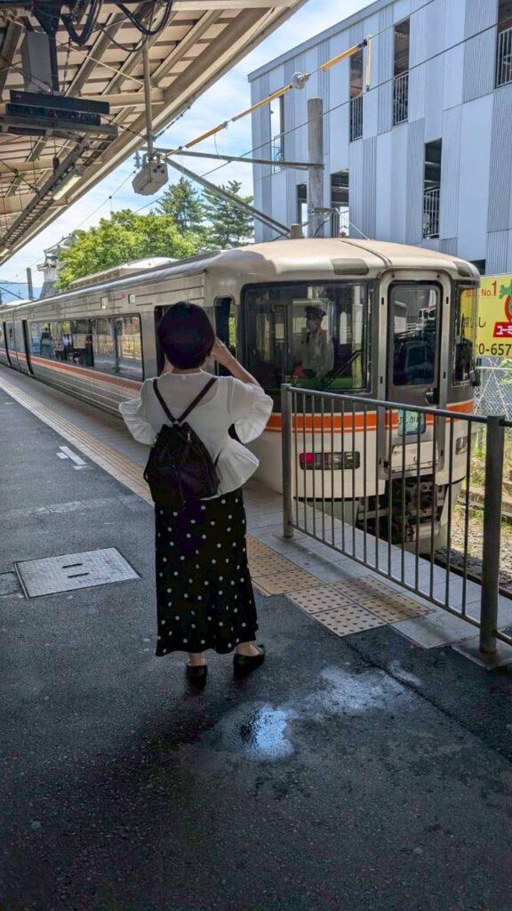 甲府駅にて特急ふじかわを撮影している